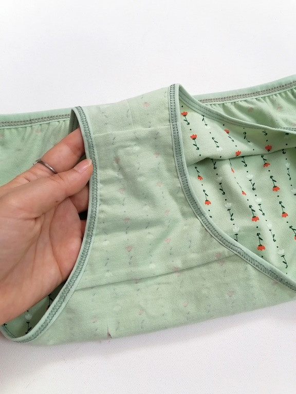کد 267 شورت نخ پنبه فاق بلند طرحدار سایزمتوسط